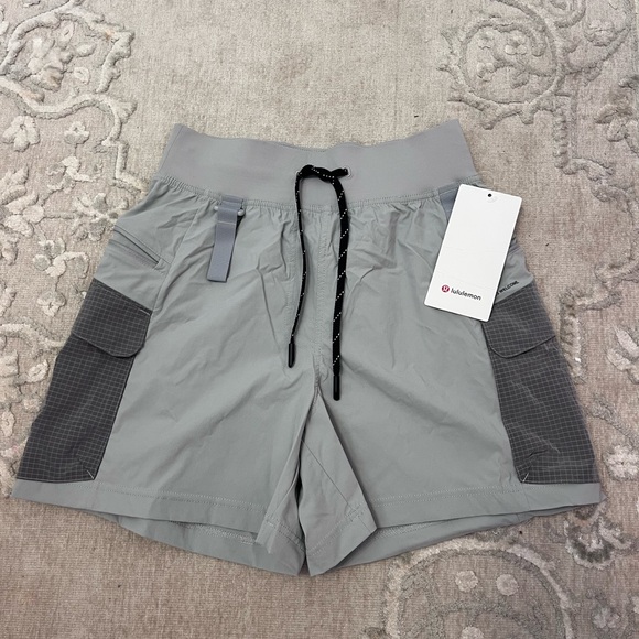 Lululemon Multi-Pocket Cargo High-Rise Hiking Short - Picture 6 of 6